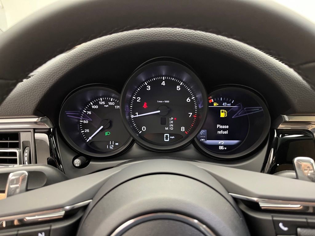 Certified 2025 Porsche Macan image 11