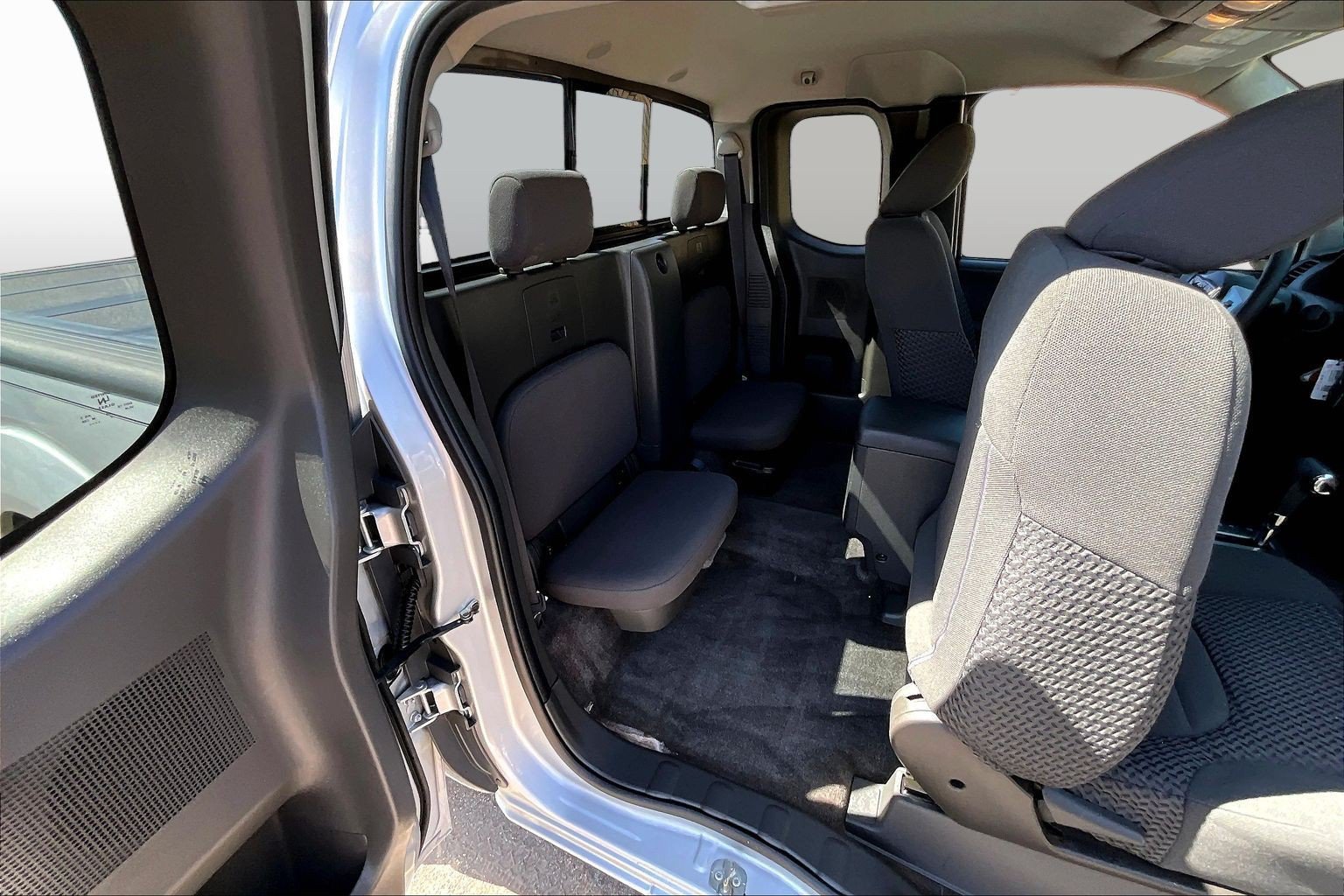 Used 2018 Nissan Frontier SV w/ Value Truck Package AWD/4WD image 26