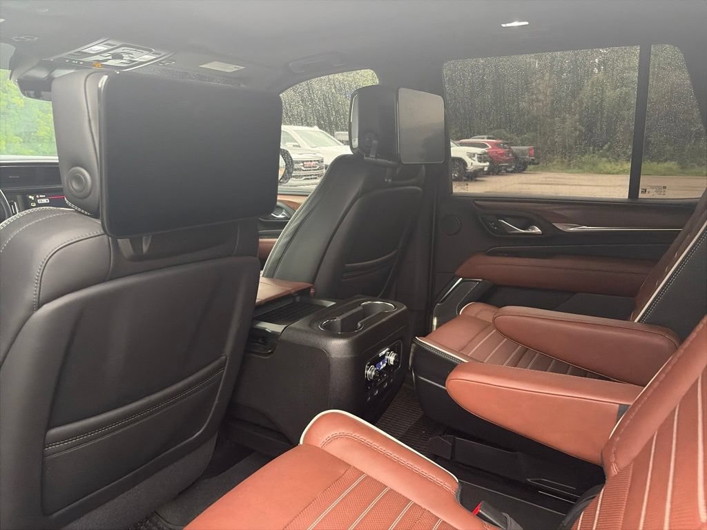Used 2024 GMC Yukon Denali Ultimate AWD/4WD image 11