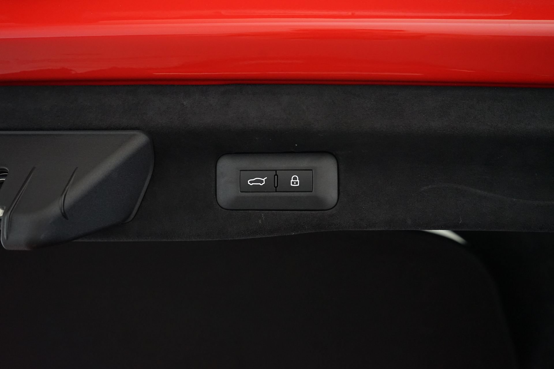 Used 2025 Ferrari Purosangue AWD/4WD image 33