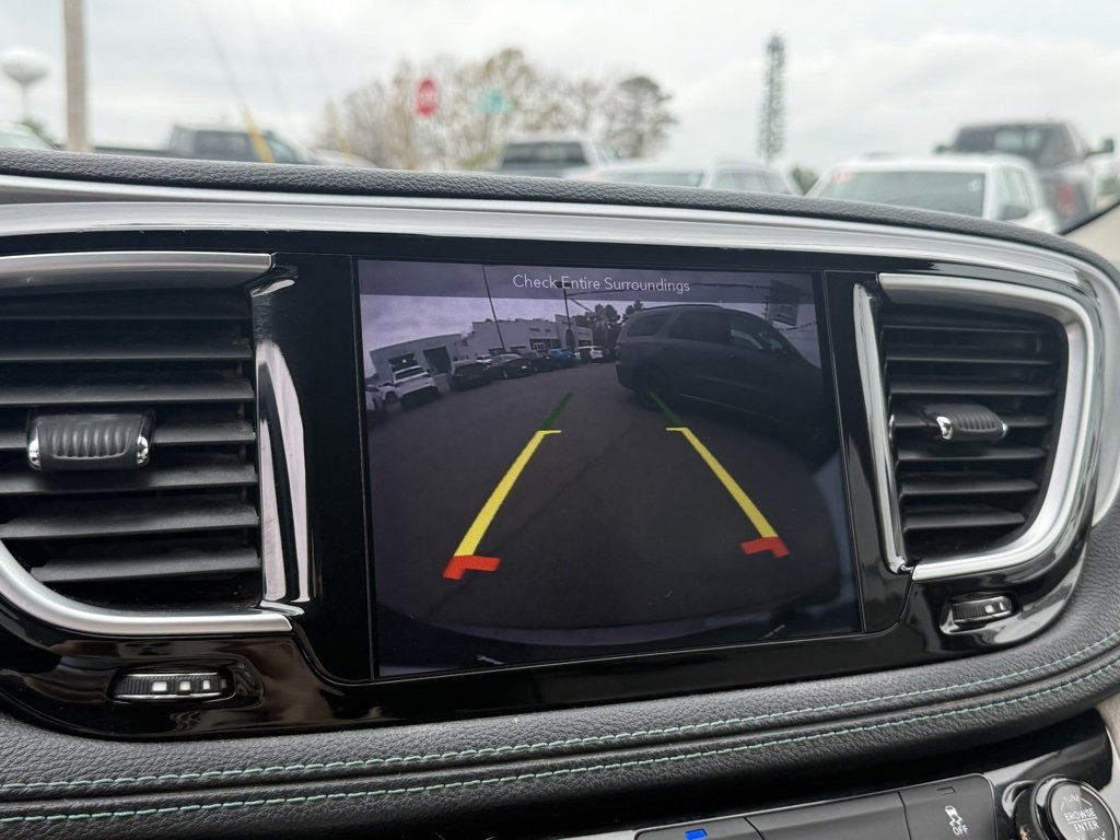 Used 2018 Chrysler Pacifica Limited image 23