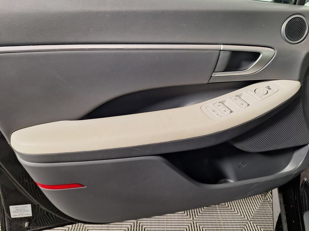 Used 2025 Hyundai Sonata SEL FWD image 29