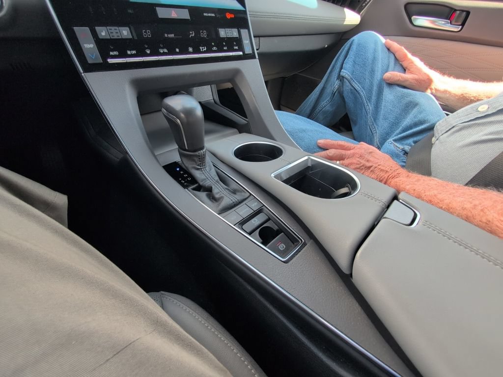 Used 2021 Toyota Avalon Limited w/ Advanced Safety Package FWD image 18