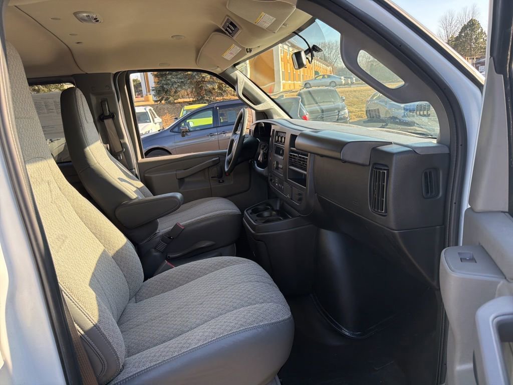 Used 2024 Chevrolet Express 3500 LS w/ Chrome Appearance Package RWD image 21
