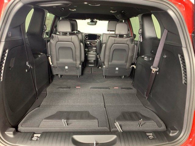 New 2027 Chrysler Pacifica Select w/ Family Tech Group AWD/4WD image 16