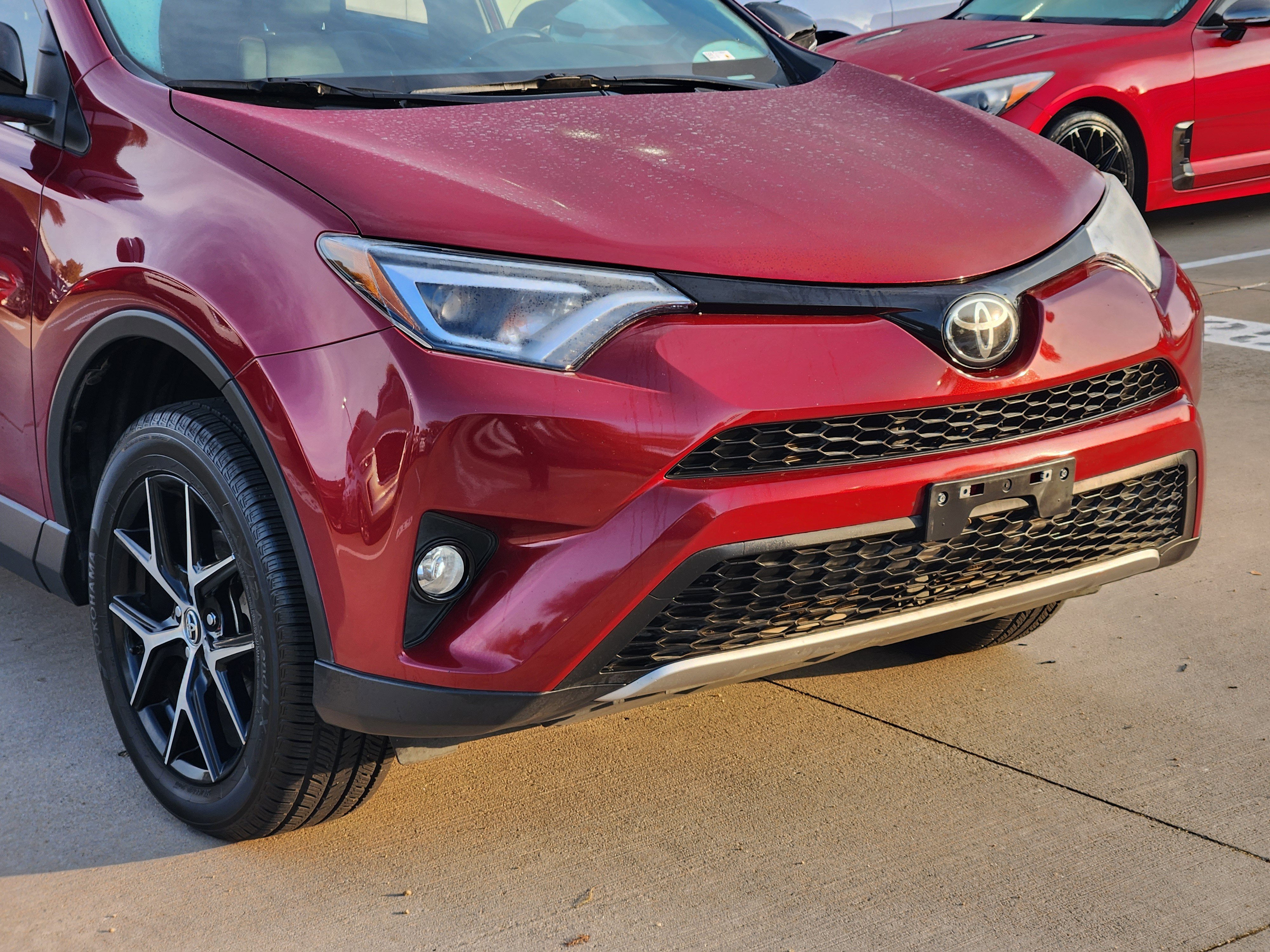 Used 2018 Toyota RAV4 SE image 7