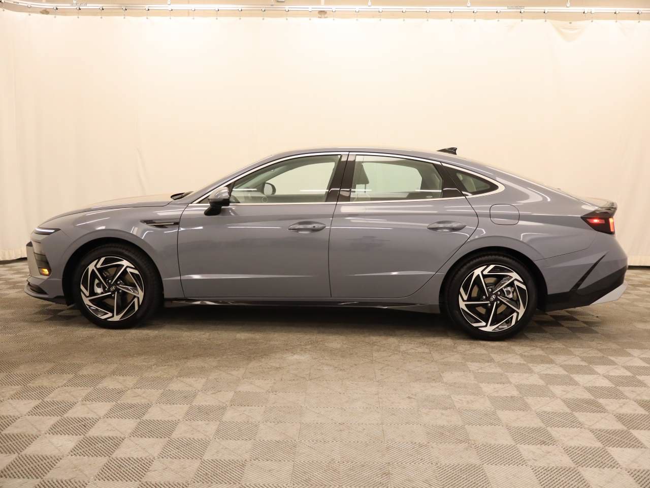 New 2026 Hyundai Sonata SEL FWD image 2