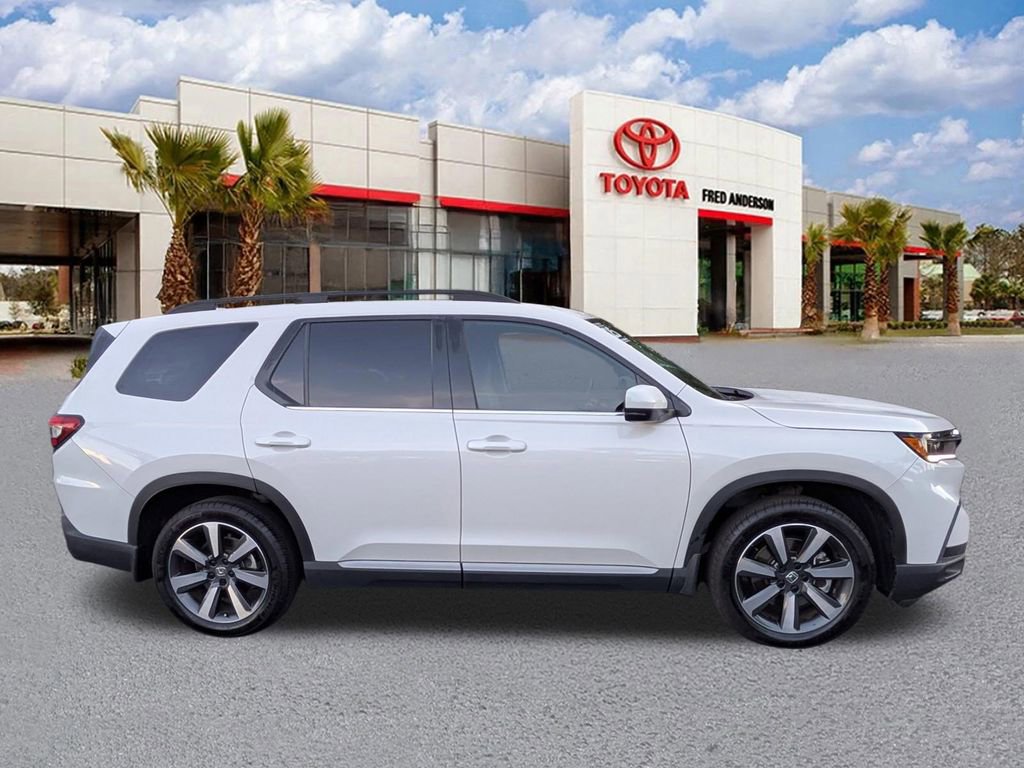 Used 2025 Honda Pilot Touring image 3