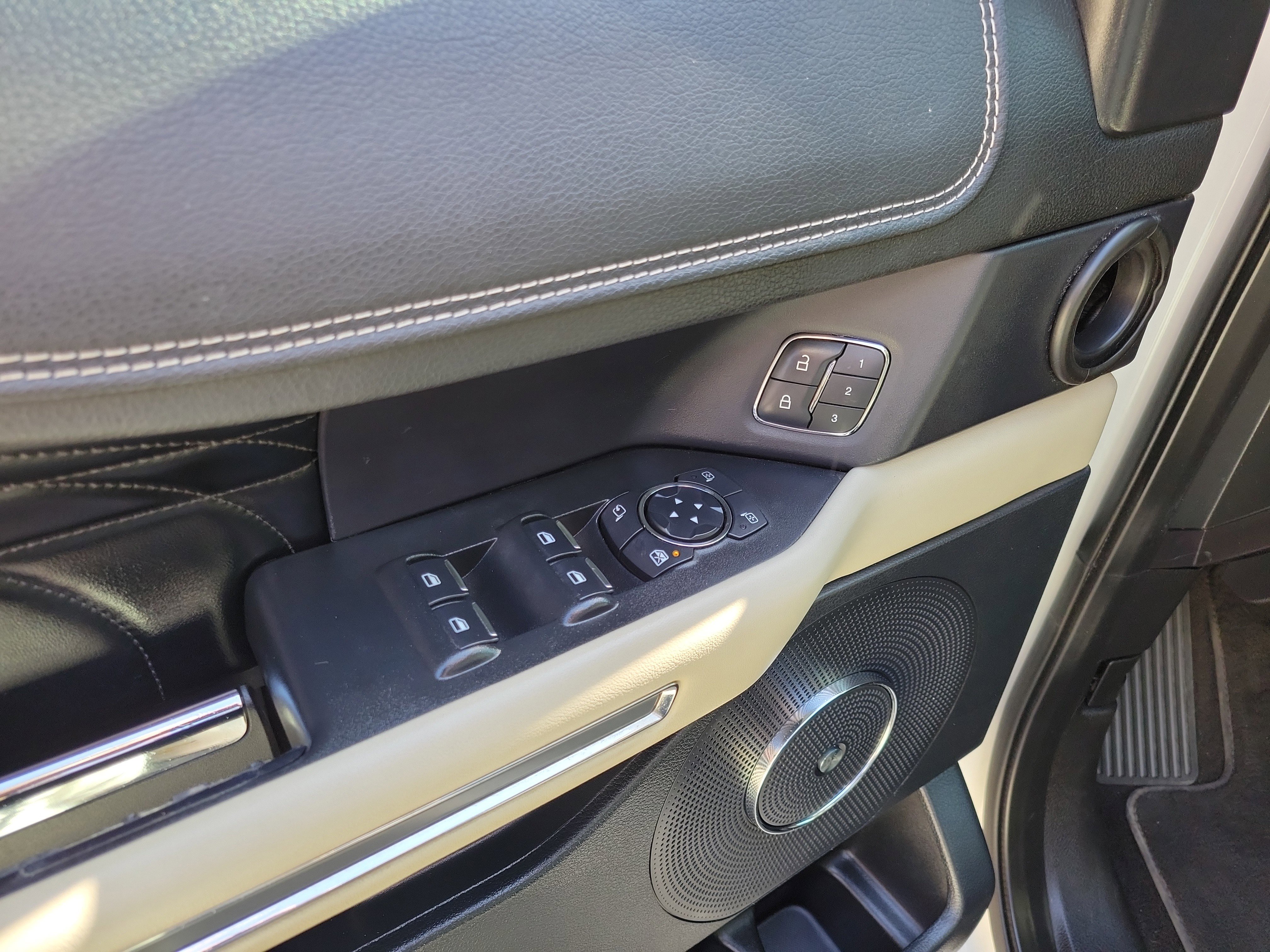 Used 2019 Ford Expedition Platinum RWD image 11