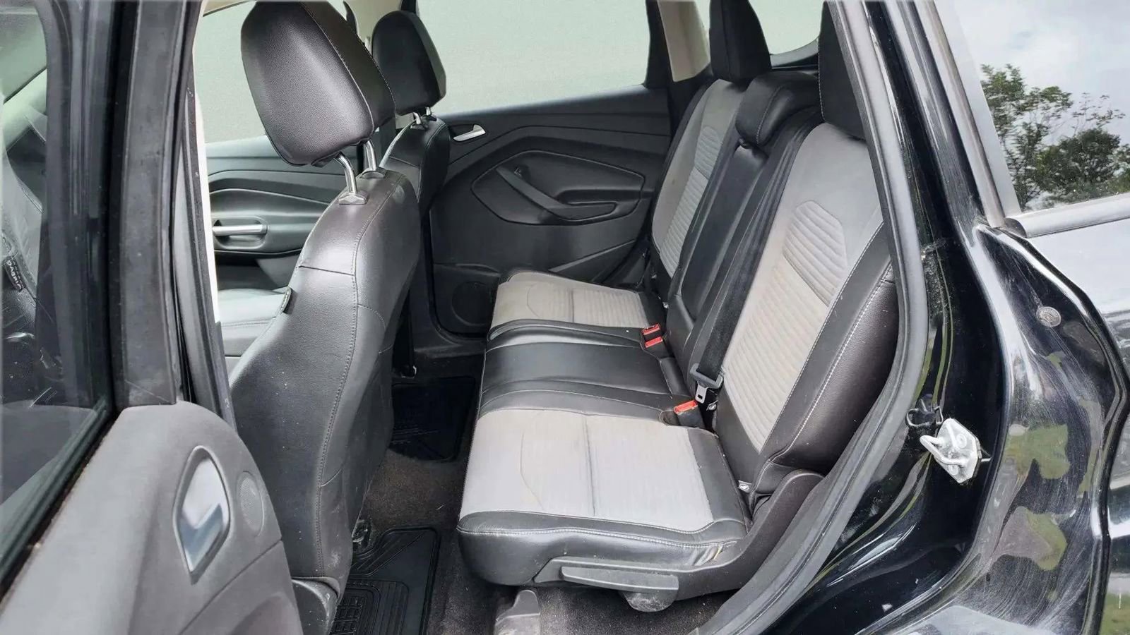 Used 2017 Ford Escape SE w/ Equipment Group 201A image 10