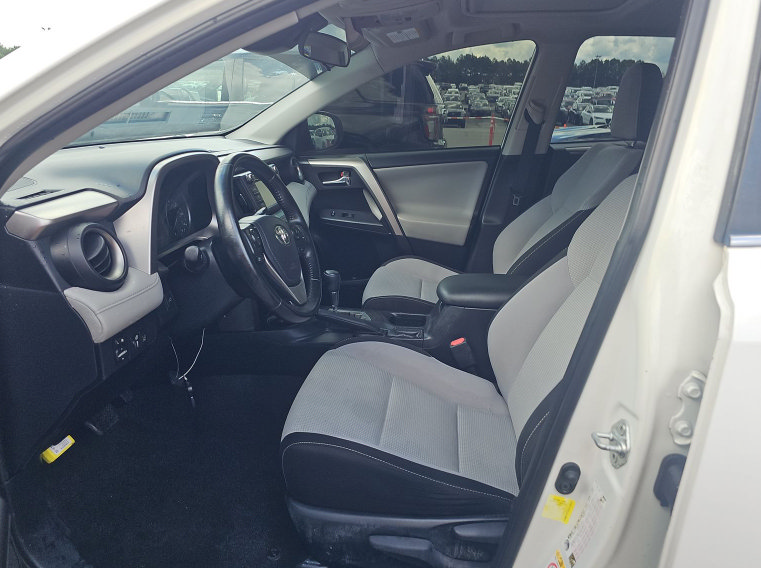Used 2018 Toyota RAV4 XLE FWD image 5