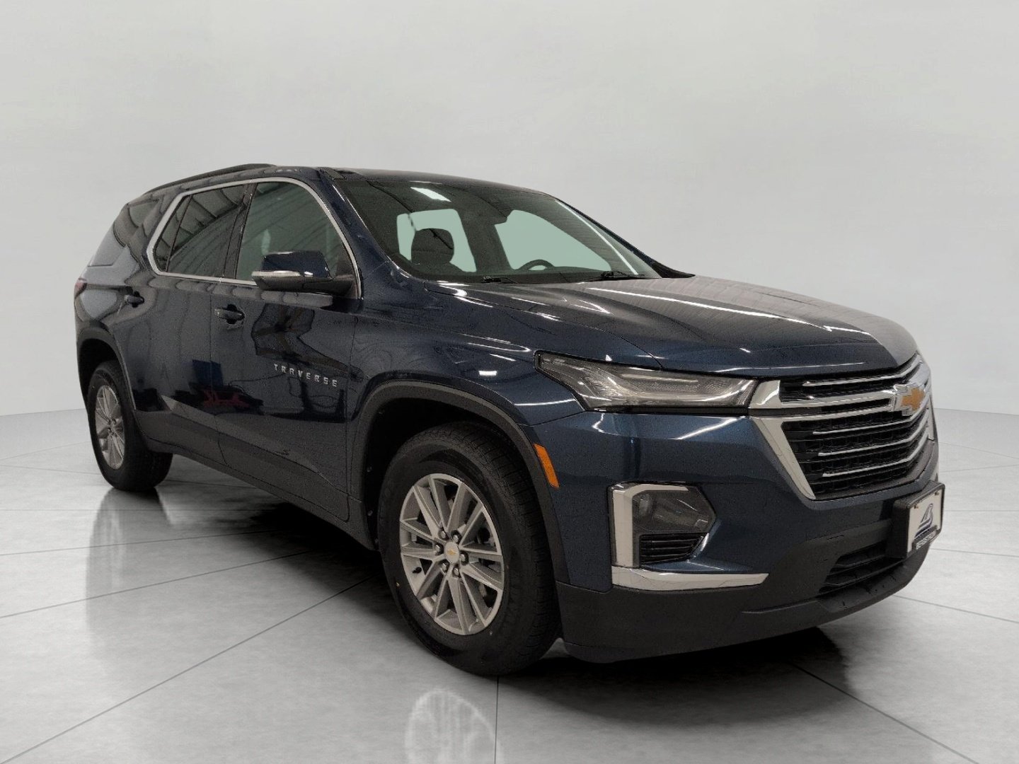 Used 2023 Chevrolet Traverse LT w/ LPO, Floor Liner Package AWD/4WD image 1