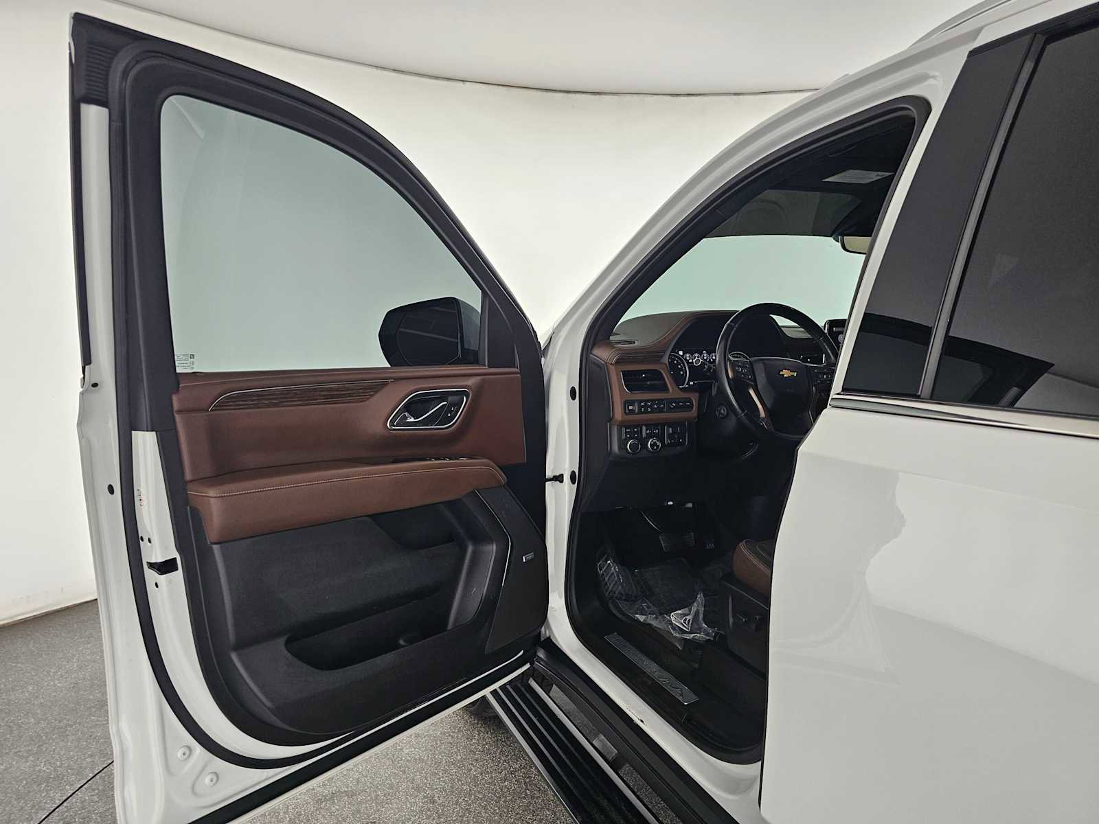 Used 2021 Chevrolet Tahoe High Country w/ Premium Package AWD/4WD image 21