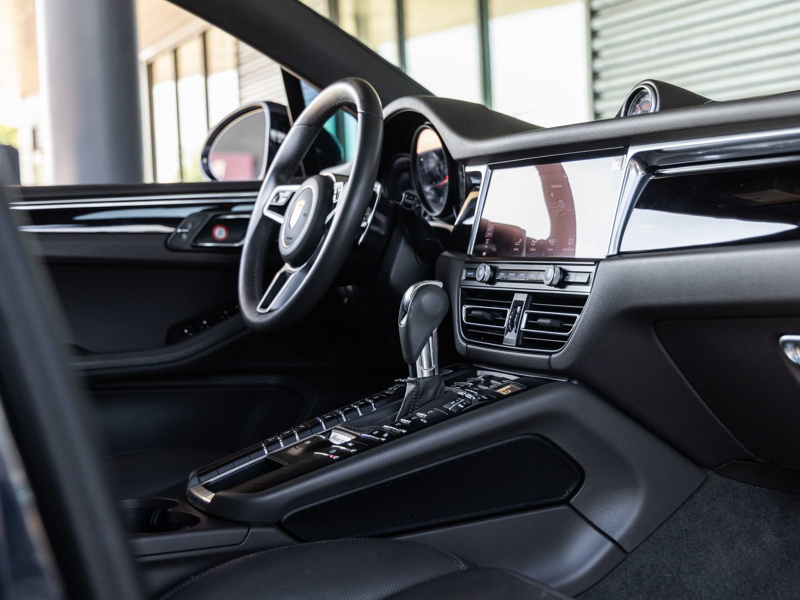 Certified 2021 Porsche Macan AWD/4WD image 42