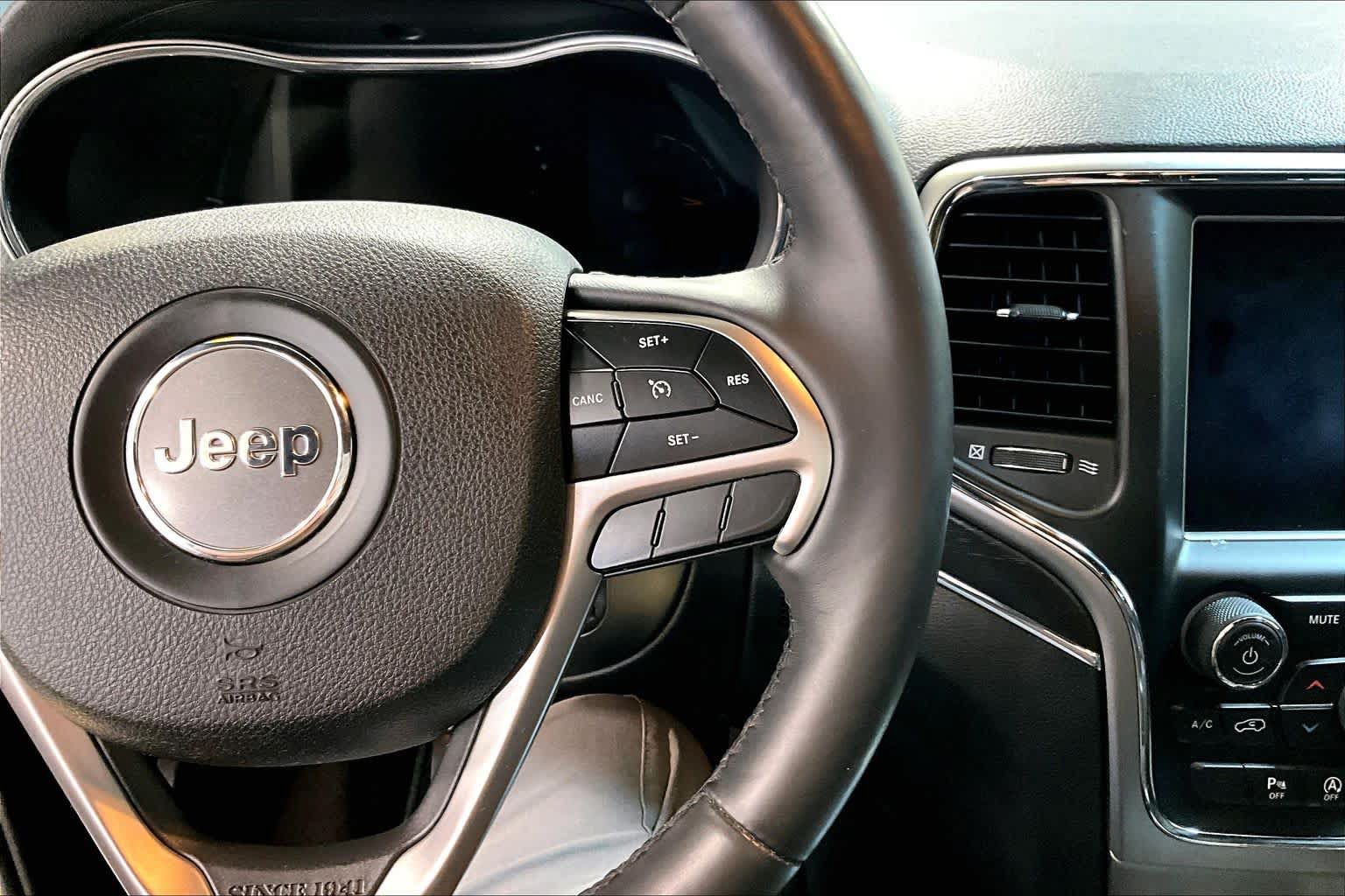 Used 2018 Jeep Grand Cherokee Limited AWD/4WD image 24