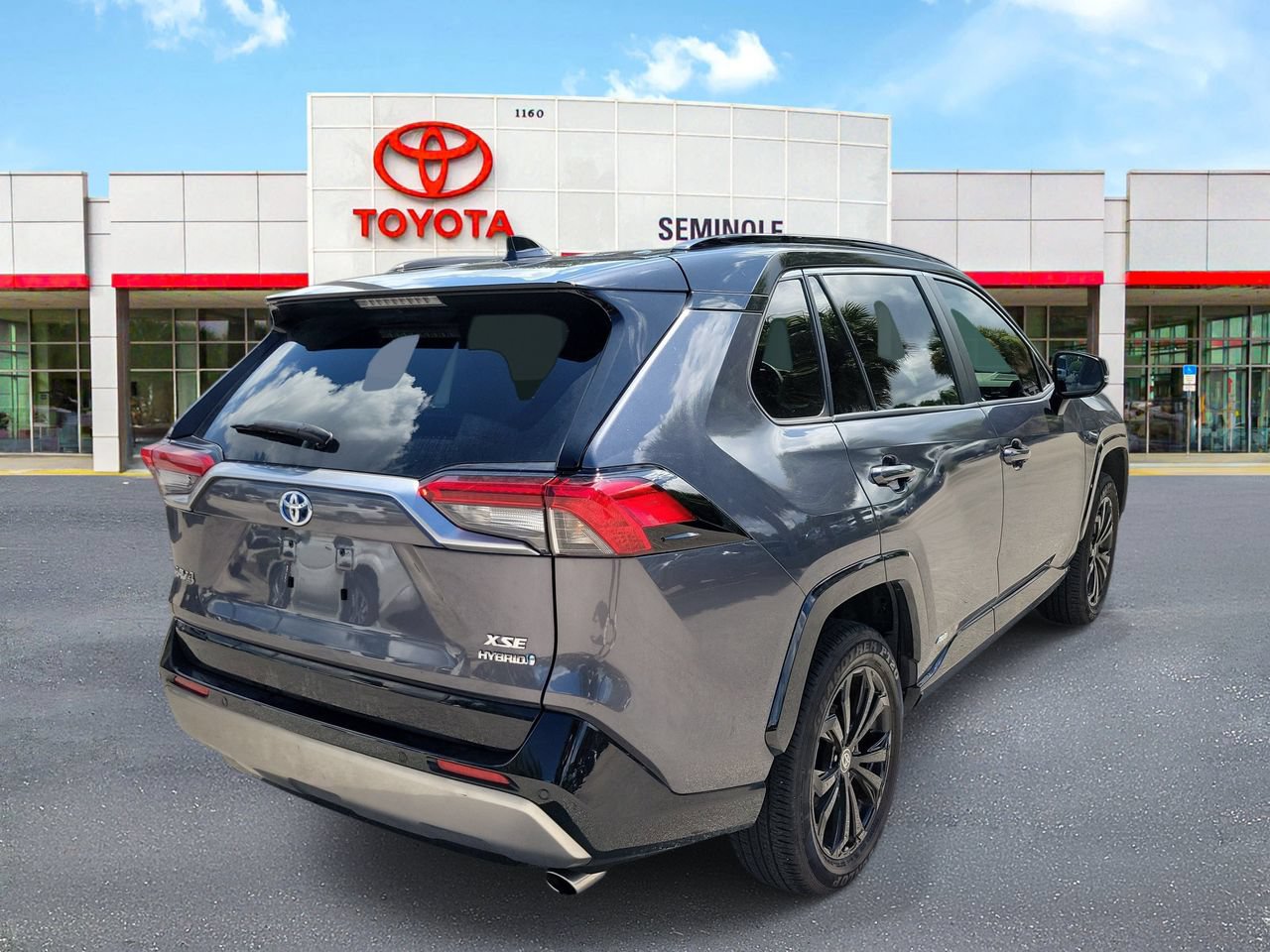 Used 2024 Toyota RAV4 XSE AWD/4WD image 3