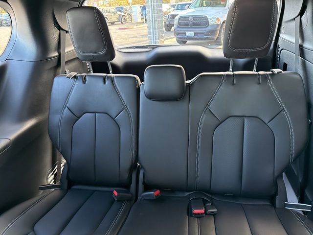 New 2026 Chrysler Pacifica Select AWD/4WD image 11
