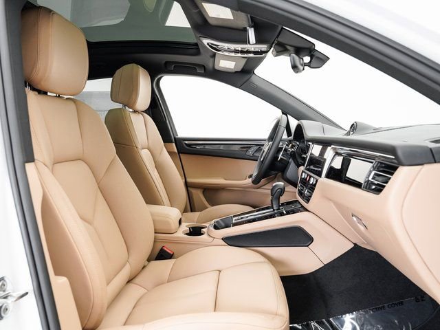 Certified 2025 Porsche Macan image 24