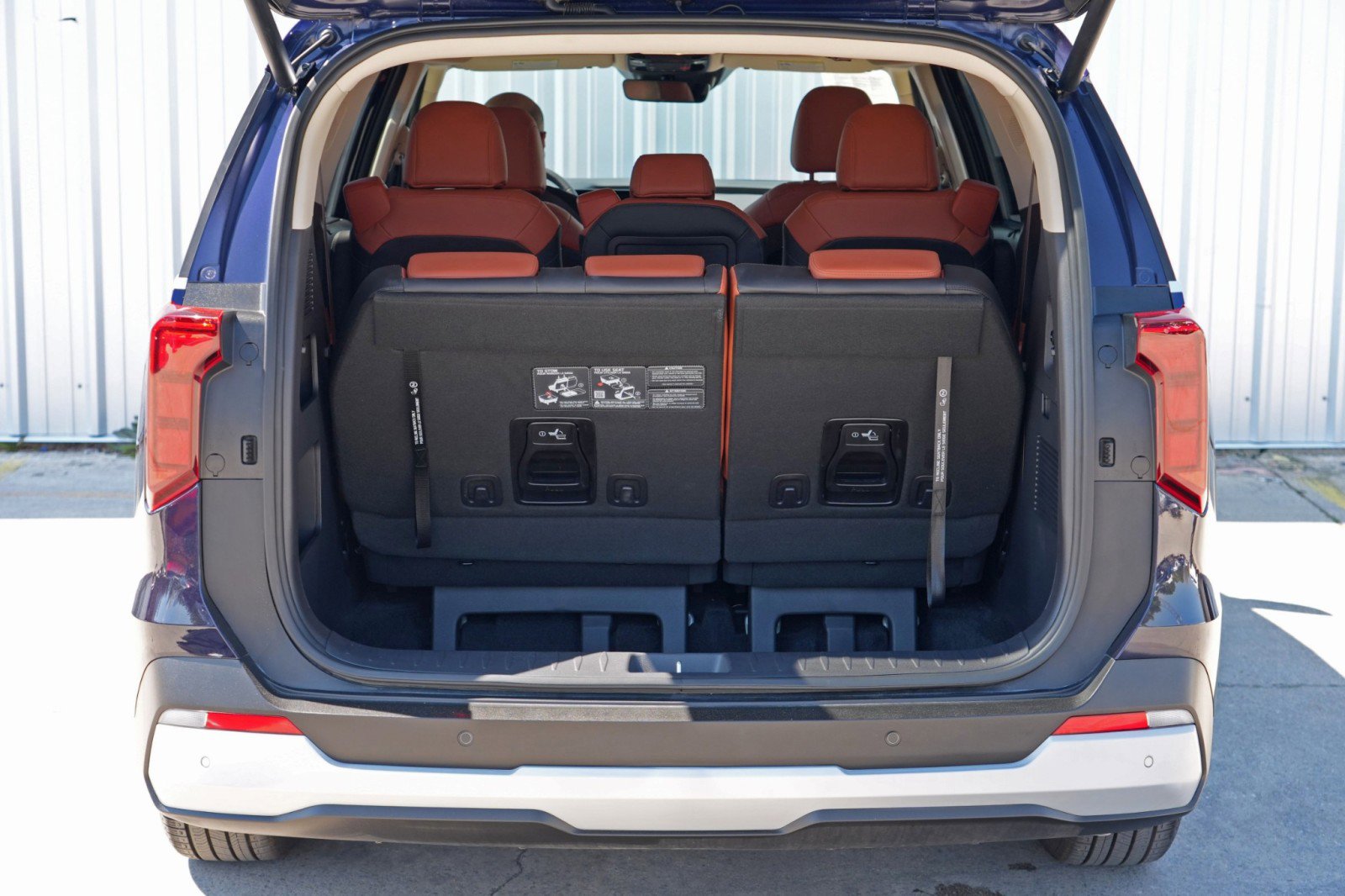 Used 2025 Kia Carnival EX FWD image 10