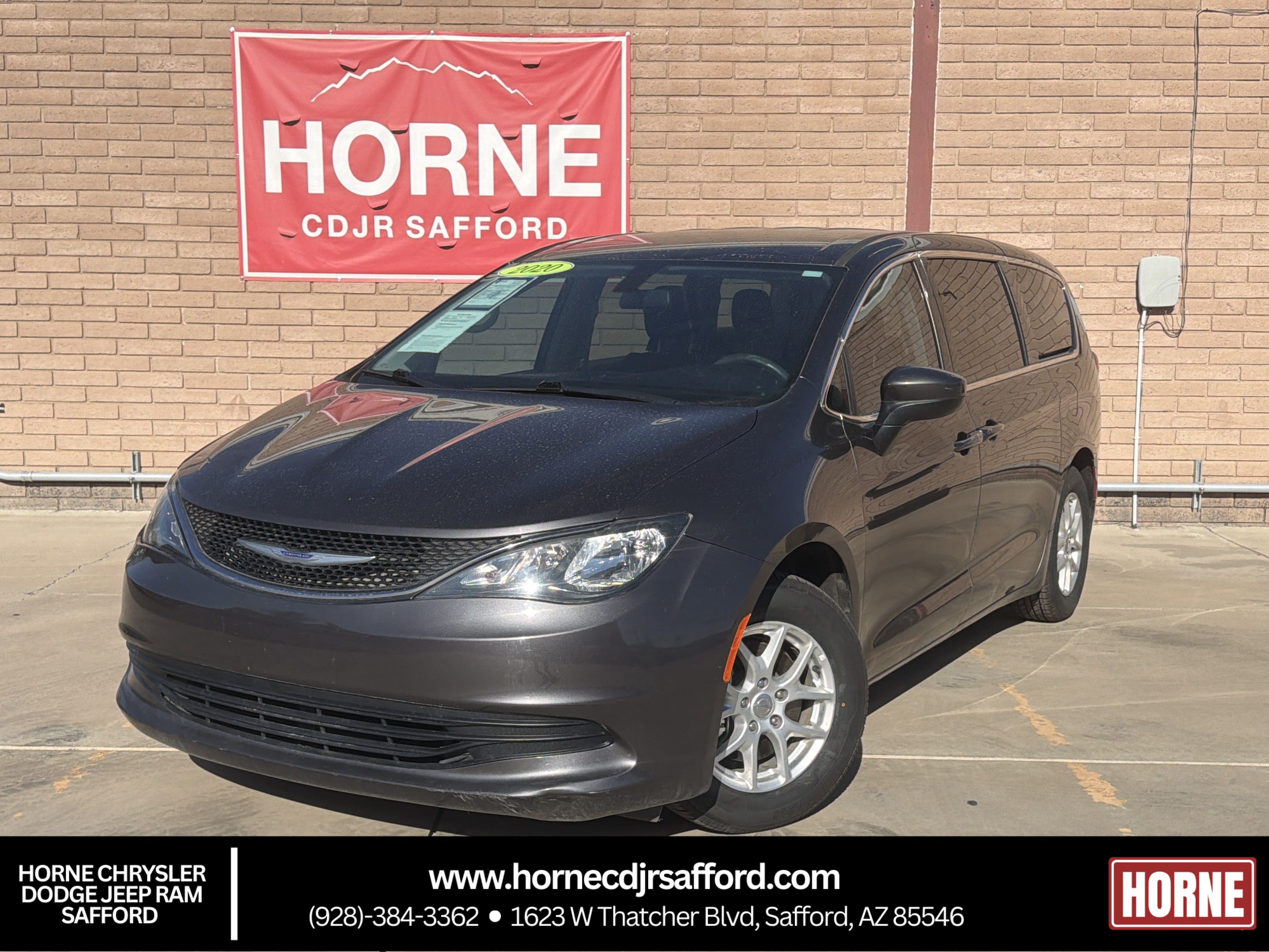 Used 2020 Chrysler Voyager LX FWD image 1