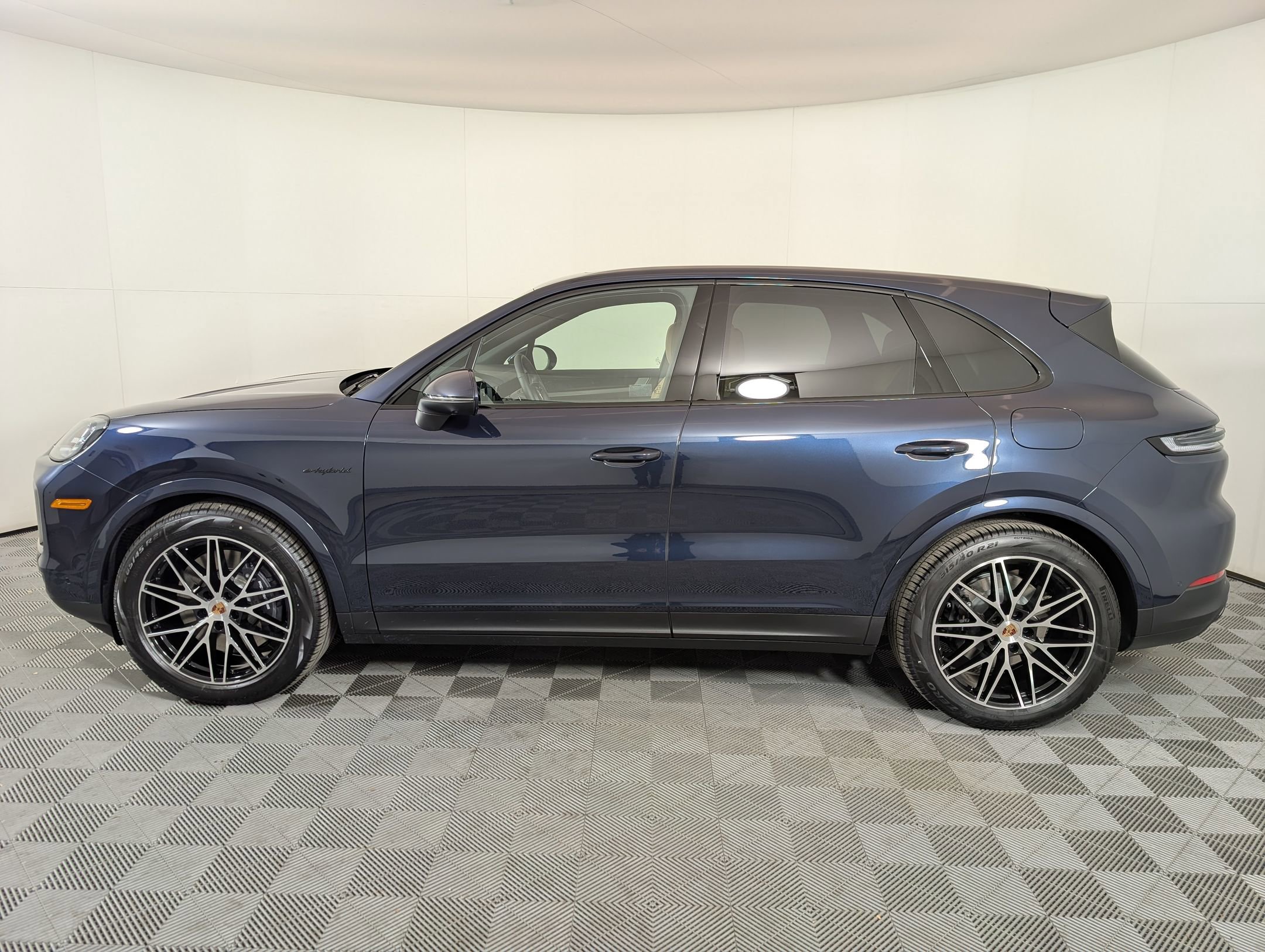 New 2026 Porsche Cayenne E-Hybrid image 2