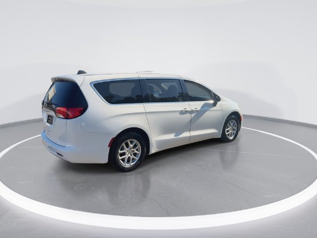 Used 2021 Chrysler Voyager LX FWD image 8