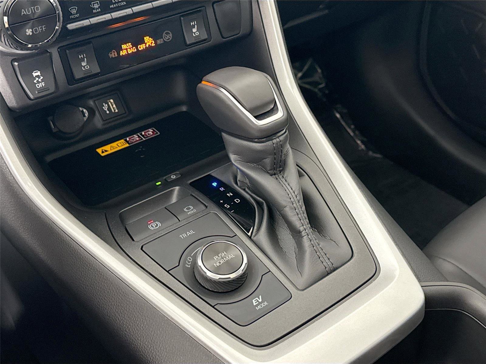 Used 2025 Toyota RAV4 XLE Premium image 27