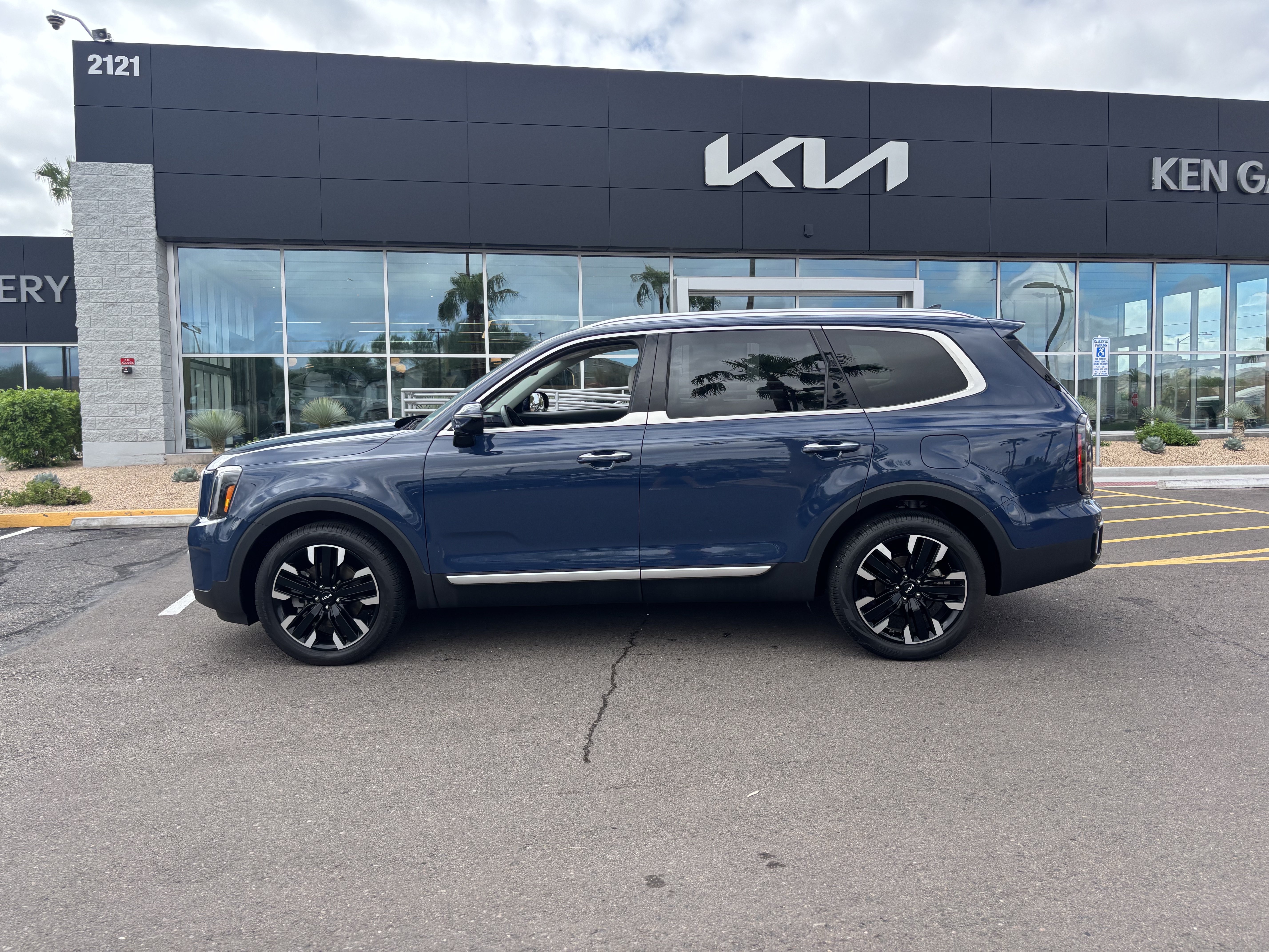 Certified 2024 Kia Telluride SX w/ Towing Package FWD image 5