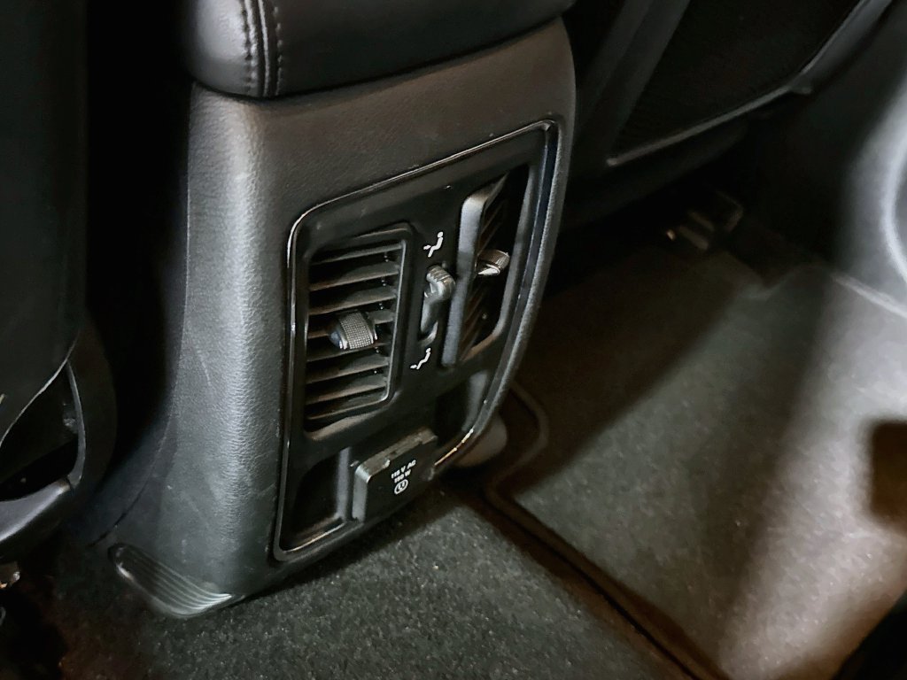 Used 2021 Jeep Grand Cherokee Laredo X RWD image 29
