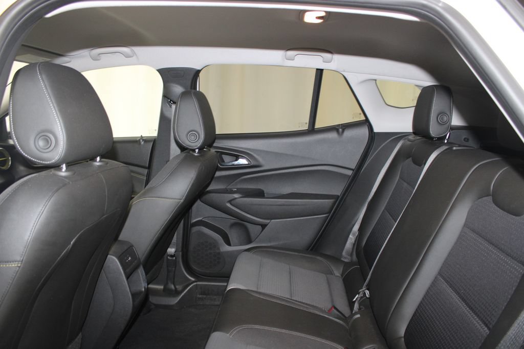 Used 2025 Chevrolet Trax LT FWD image 19