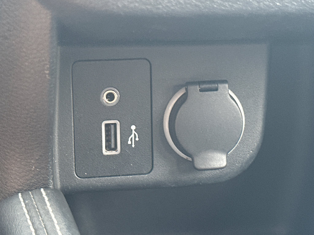 Used 2020 Nissan Kicks SR w/ SR Premium Package FWD image 29