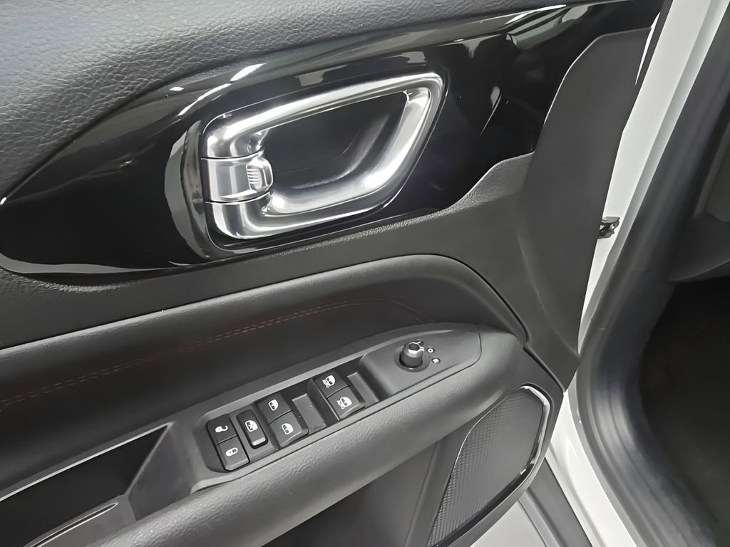 Used 2025 Jeep Compass Trailhawk AWD/4WD image 10