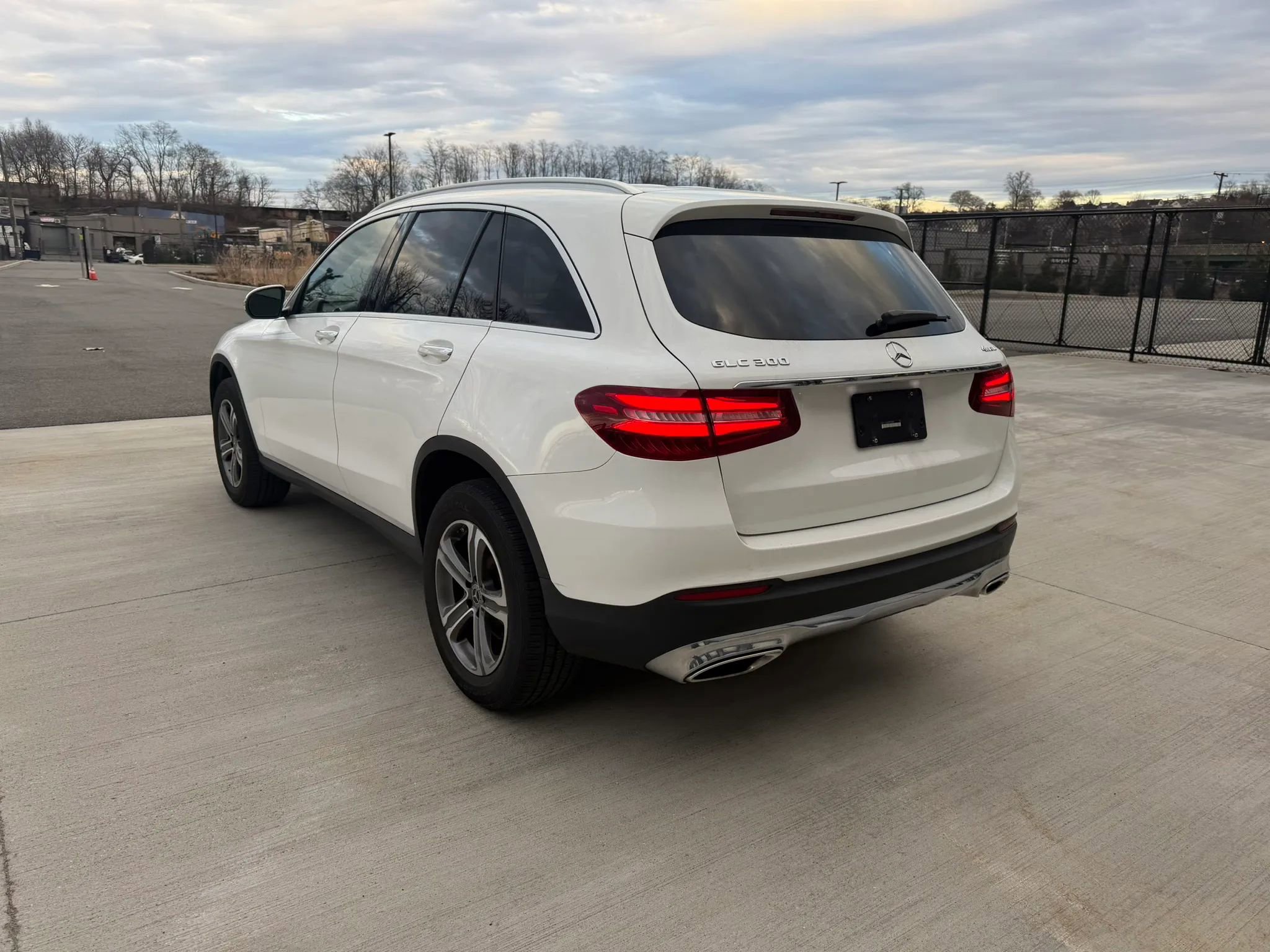 Used 2019 Mercedes-Benz GLC 300 4MATIC image 8