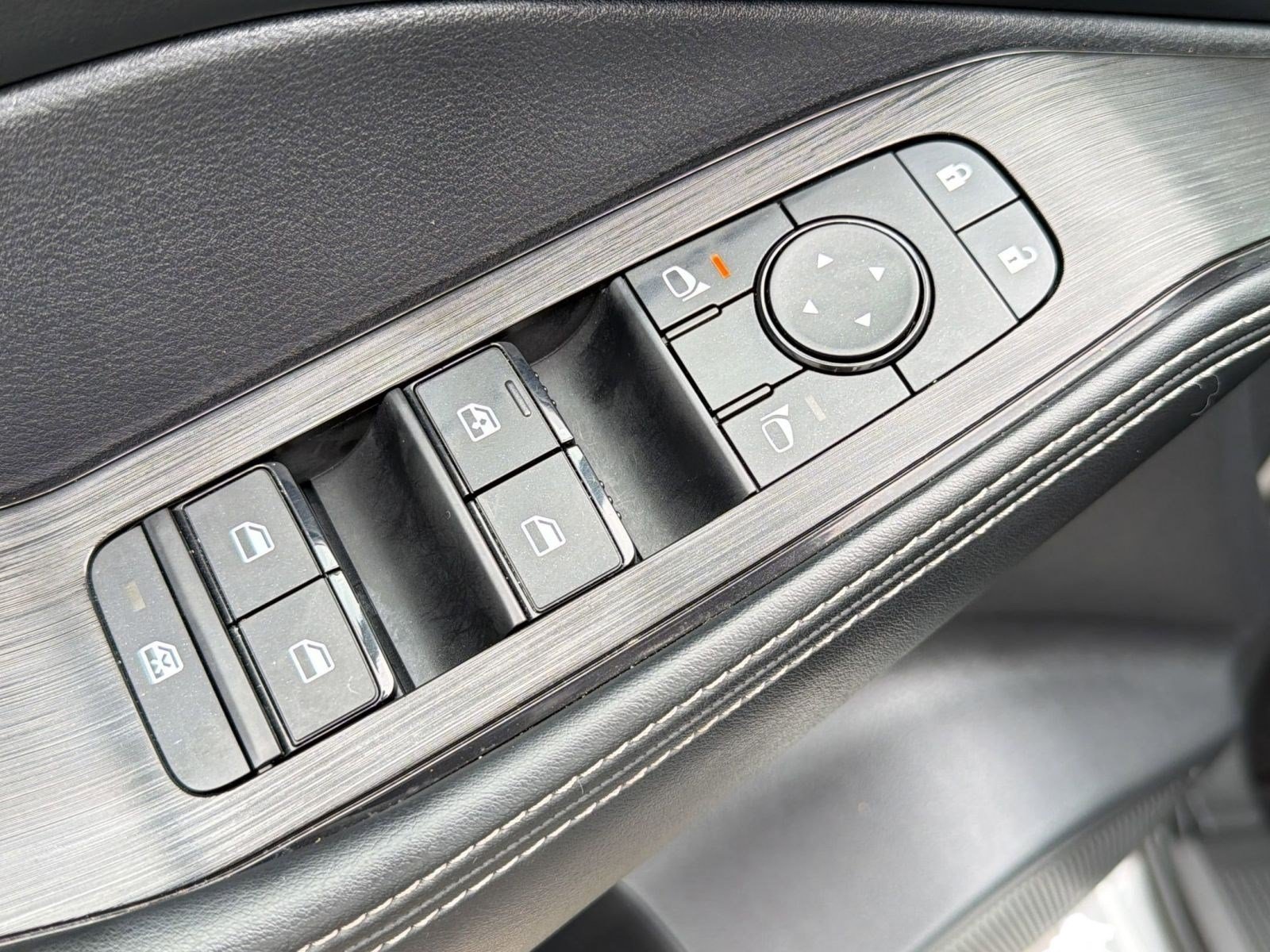 Used 2025 Nissan Rogue SV FWD image 21