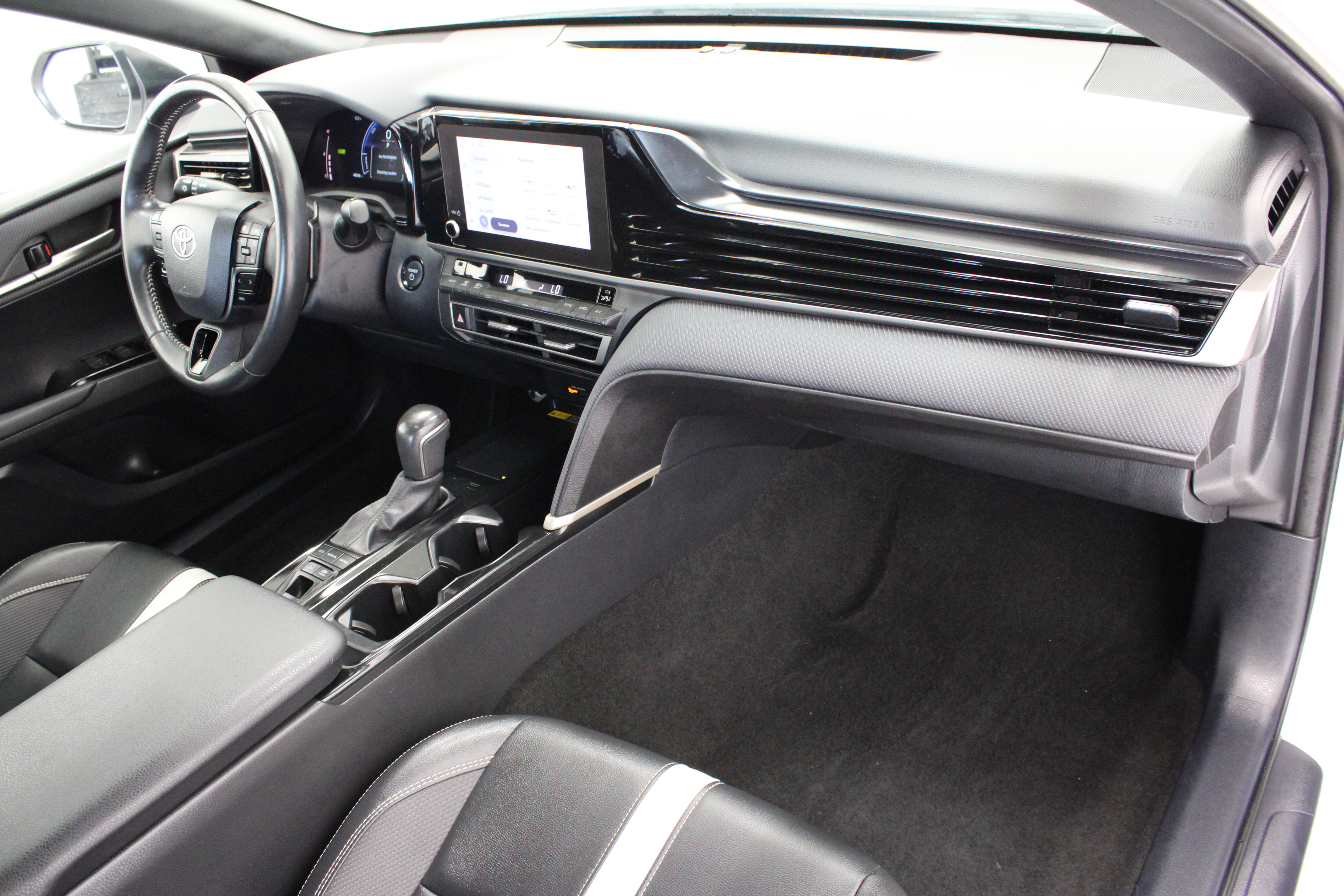 Used 2025 Toyota Camry SE FWD image 35