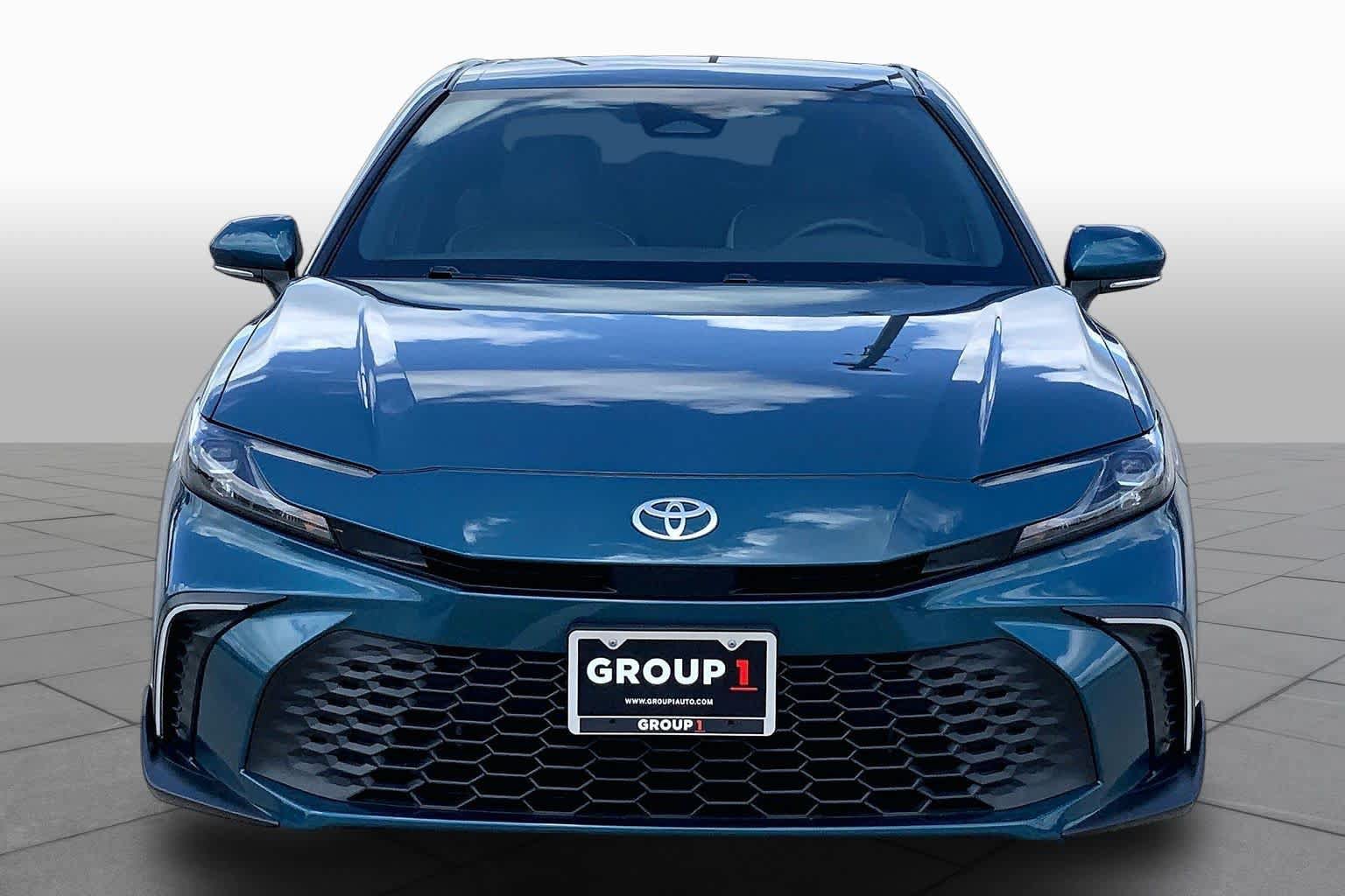 Used 2025 Toyota Camry SE FWD image 7