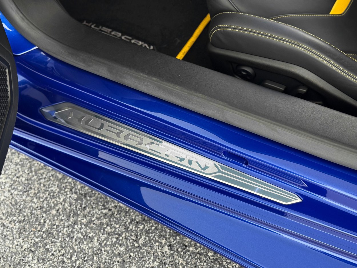 Used 2020 Lamborghini Huracan EVO image 16