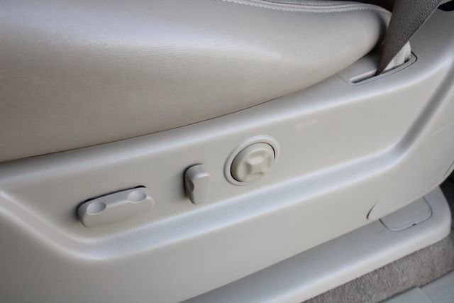 Used 2013 Cadillac Escalade Premium image 3