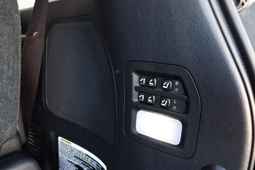 Used 2019 Lexus LX 570 4WD w/ Luxury Package image 26