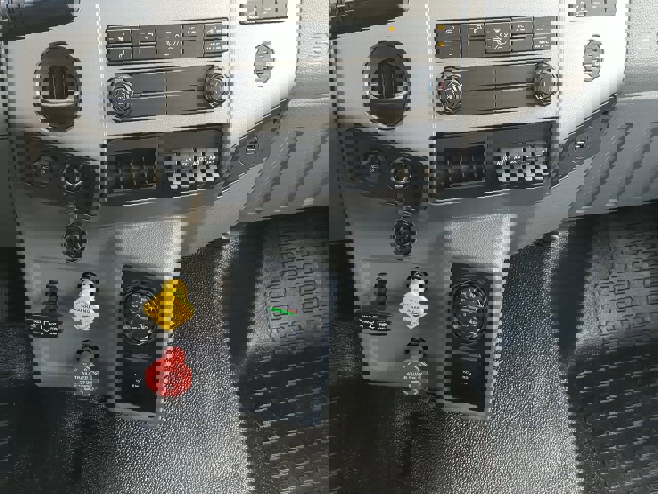 New 2026 Ford F750 2WD Regular Cab Super Duty image 16