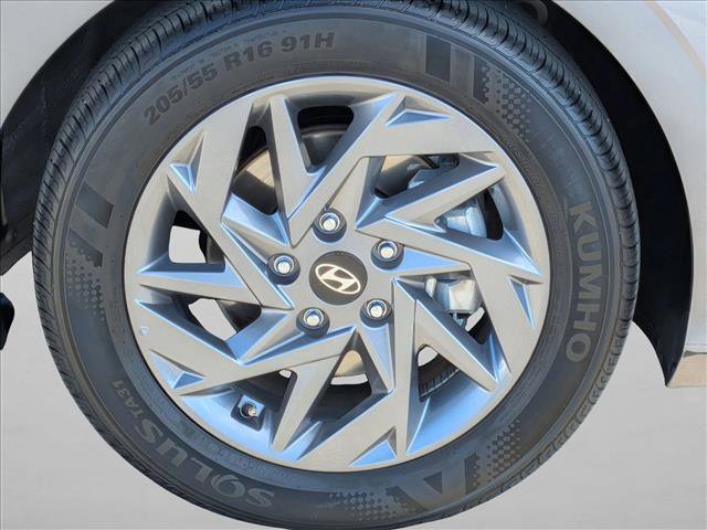 Used 2024 Hyundai Elantra SEL FWD image 23