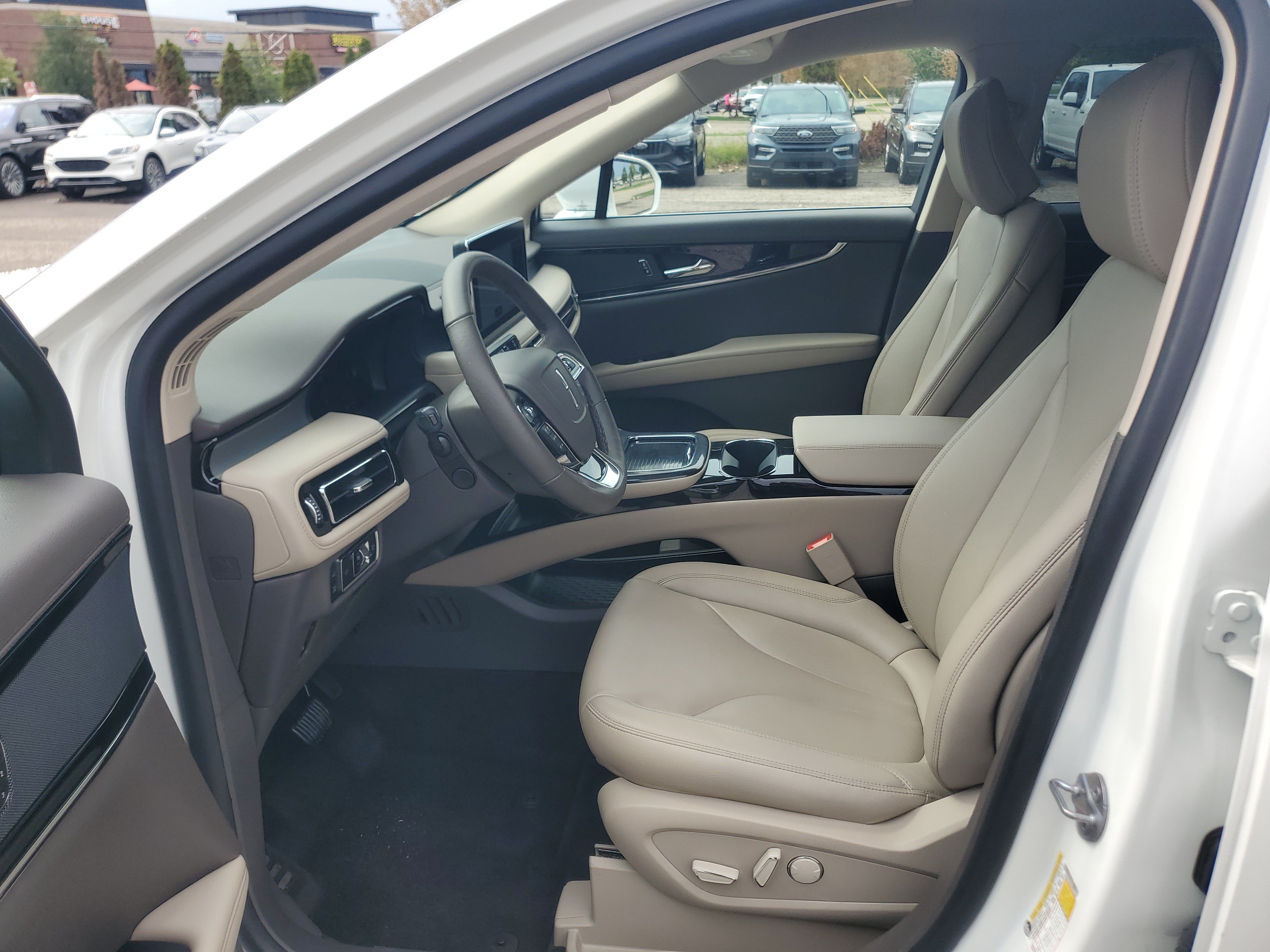 Certified 2023 Lincoln Nautilus AWD w/ Premium Package image 12
