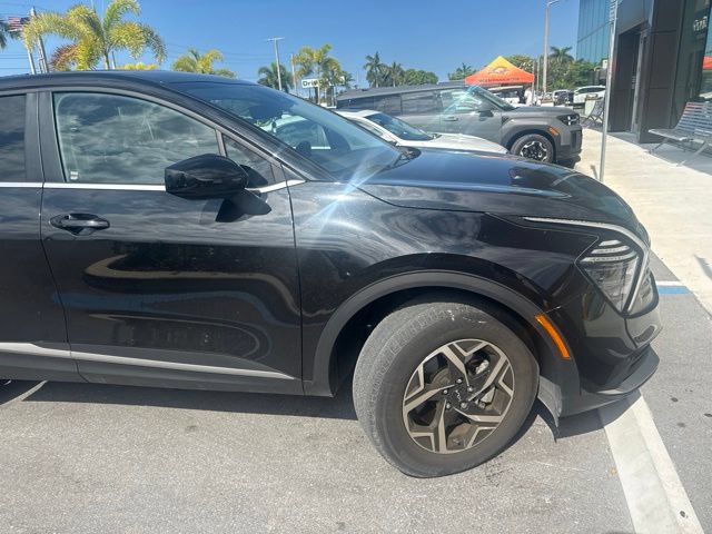 Used 2024 Kia Sportage LX AWD/4WD image 3