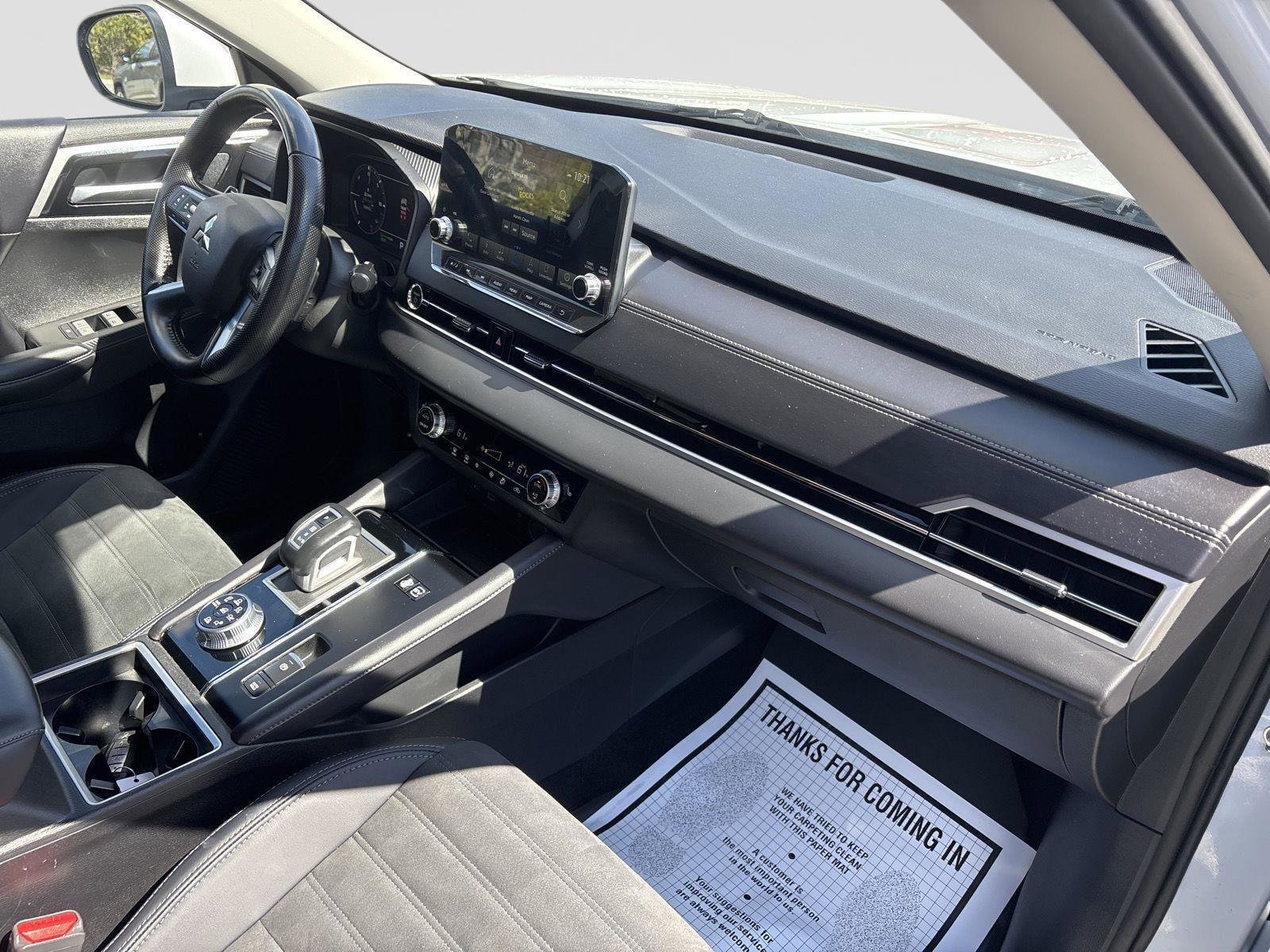 Used 2024 Mitsubishi Outlander 4WD Plug-In Hybrid image 28