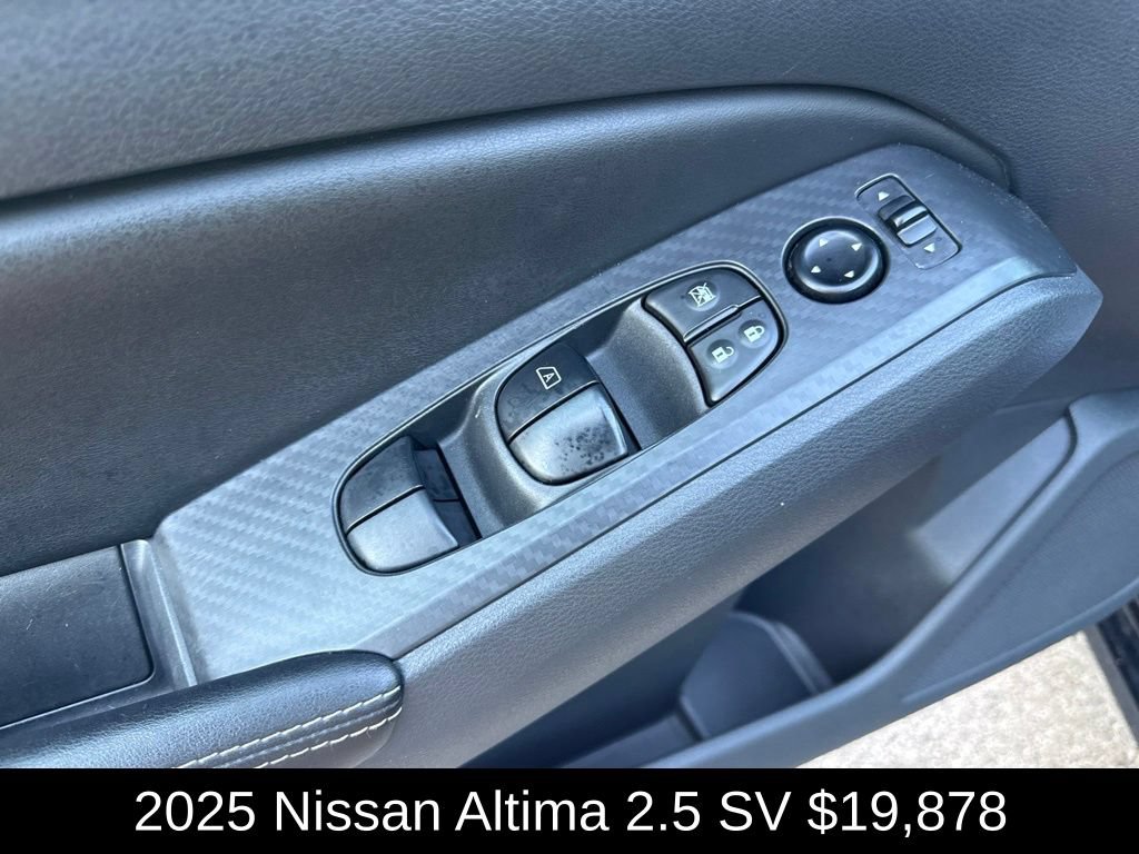 Used 2025 Nissan Altima 2.5 SV FWD image 12