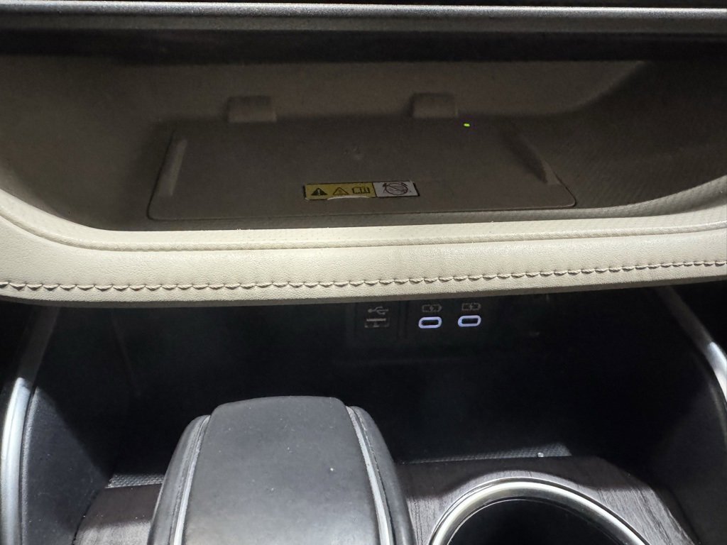 Used 2023 Toyota Highlander L image 18