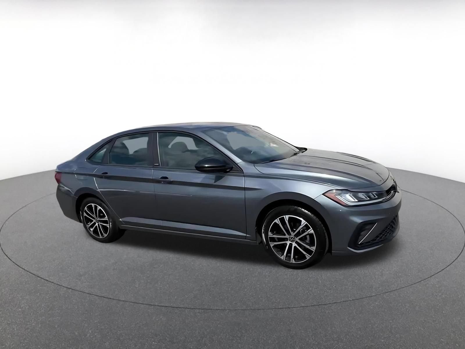 Used 2025 Volkswagen Jetta Sport FWD image 2