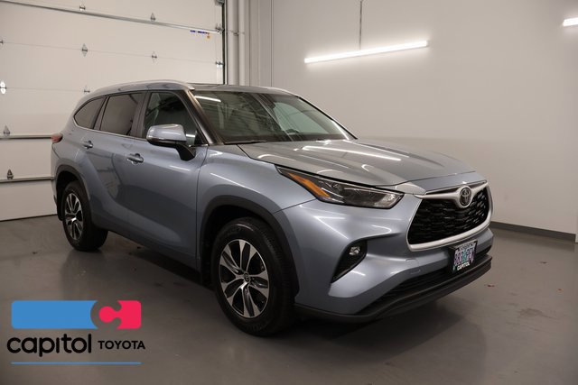 Used 2023 Toyota Highlander XLE