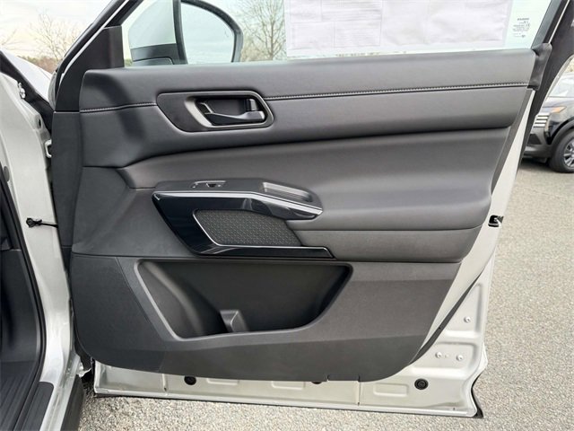 New 2025 Nissan Pathfinder SV w/ SV Premium Package image 8