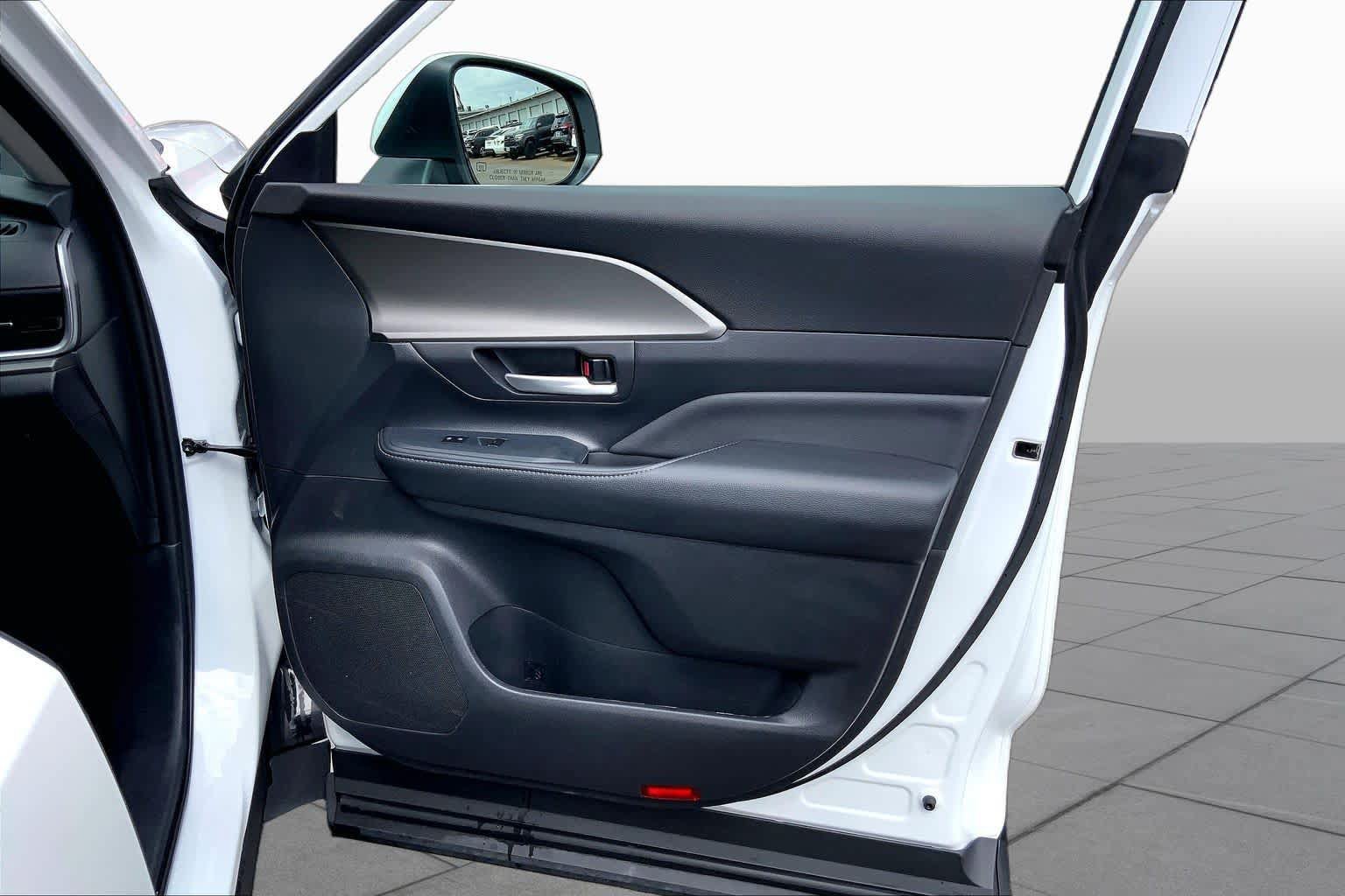 Used 2025 Toyota Grand Highlander AWD image 23